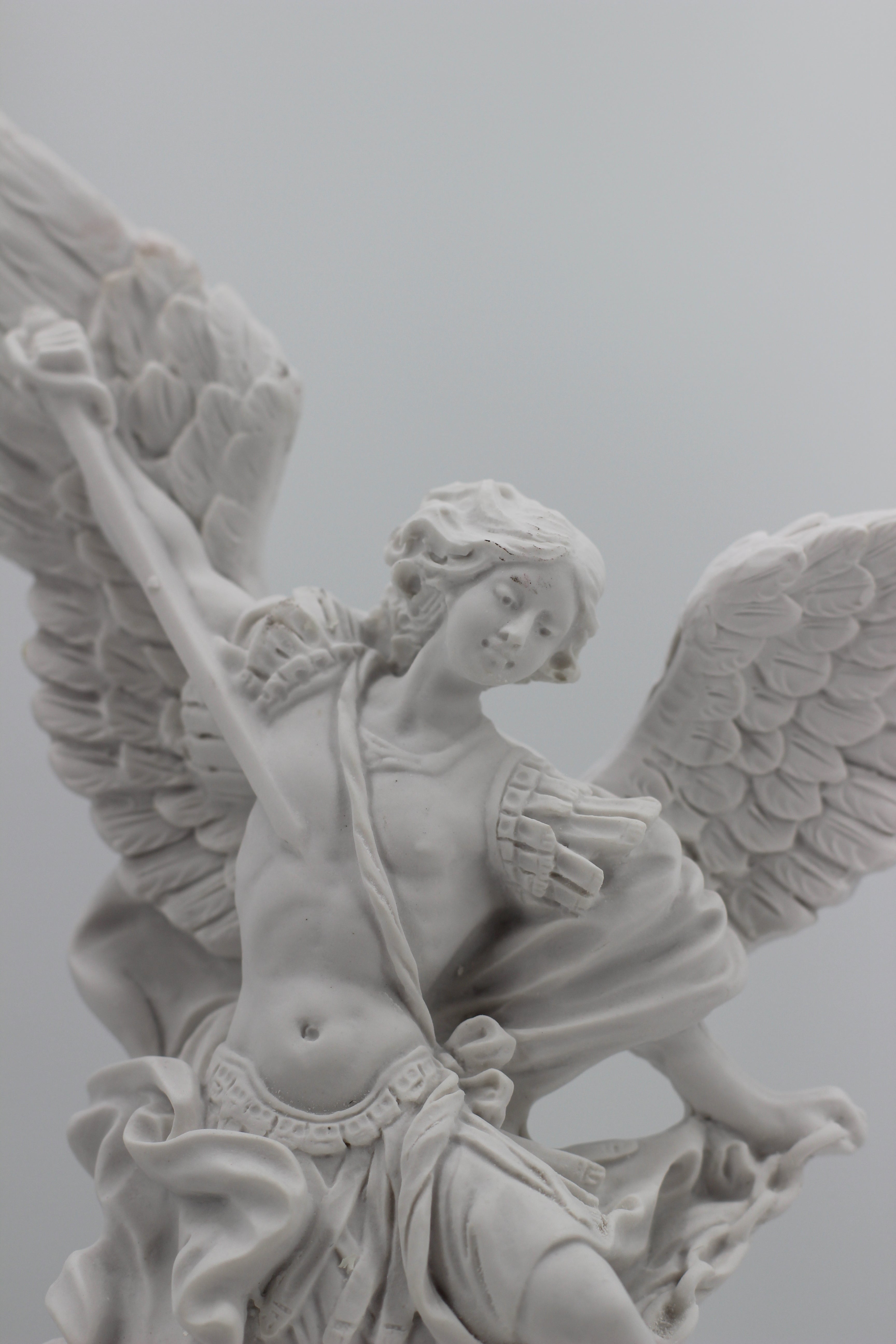 Saint Michael The Archangel White Statue / San Miguel en Blanco