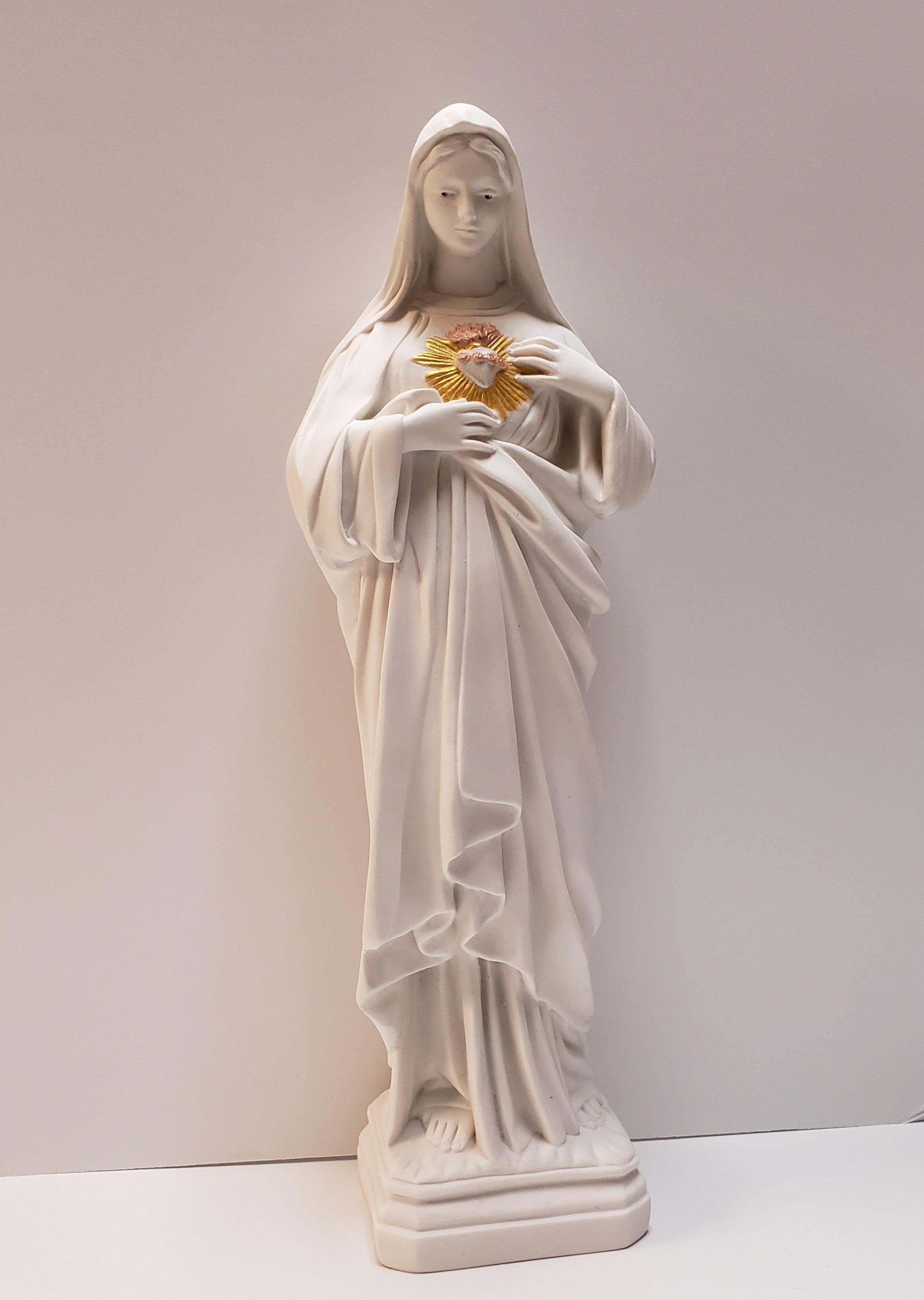 15.25 The Immaculate Heart of the Mary / Inmaculado Corazon de Maria Collection White-Gold- Hand Painted