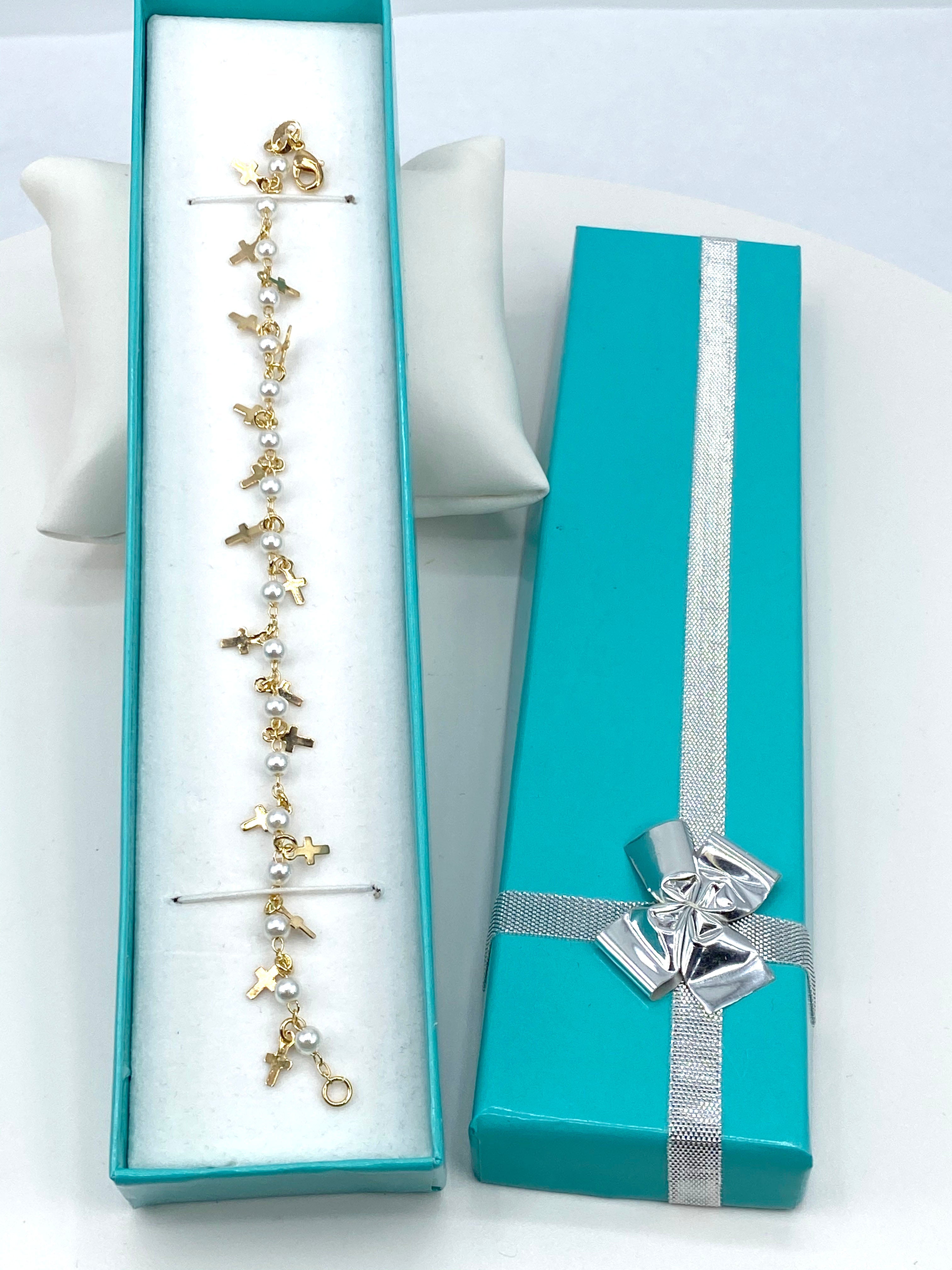 Bracelet with simulated pearls and crosses charms