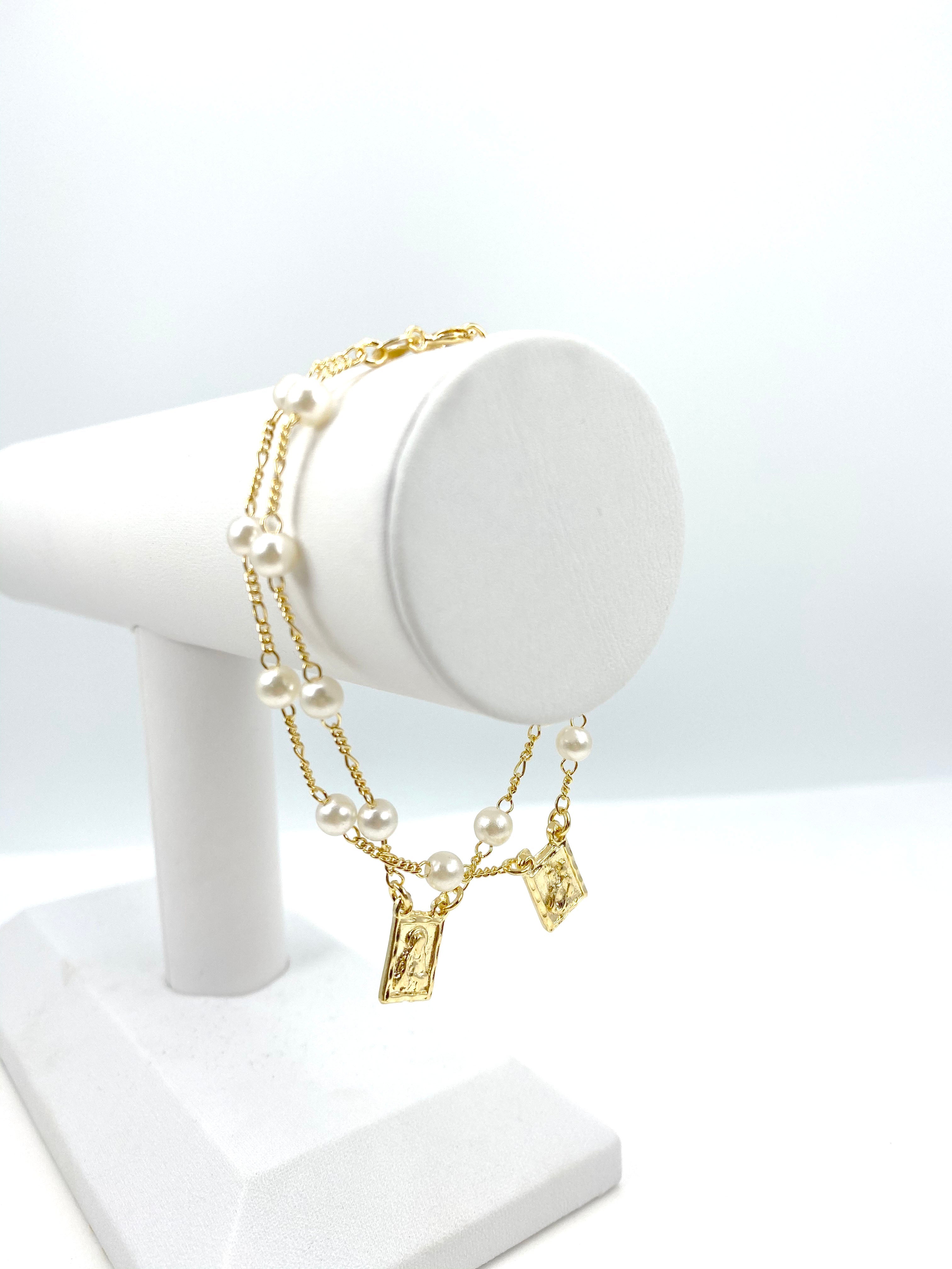Scapular bracelet with simulated pearls/ Brazalete de imitacion de perlas y escapulario