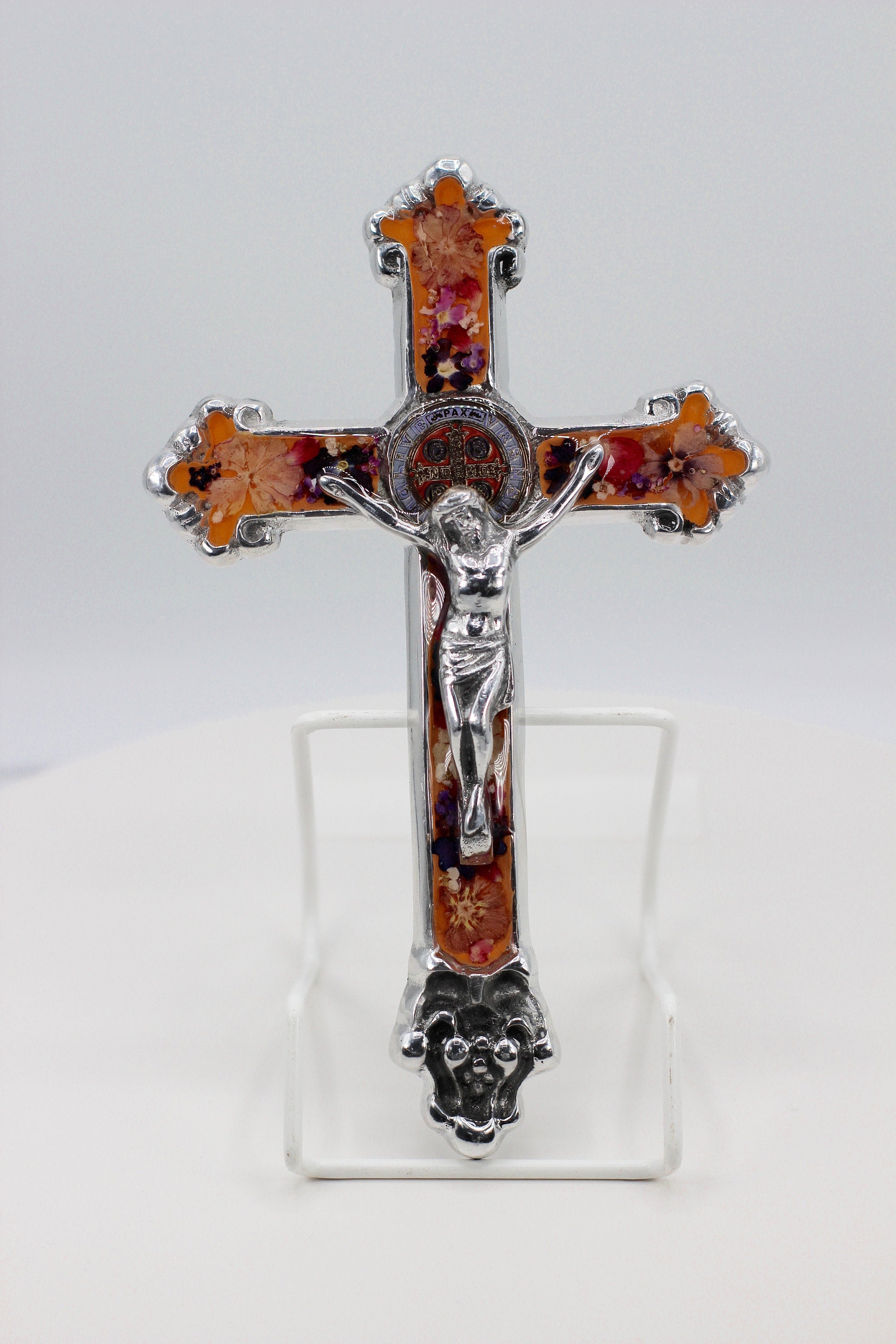 Crucifix with corpus and Saint Benedict medal with flowers/Guadalupe Collection