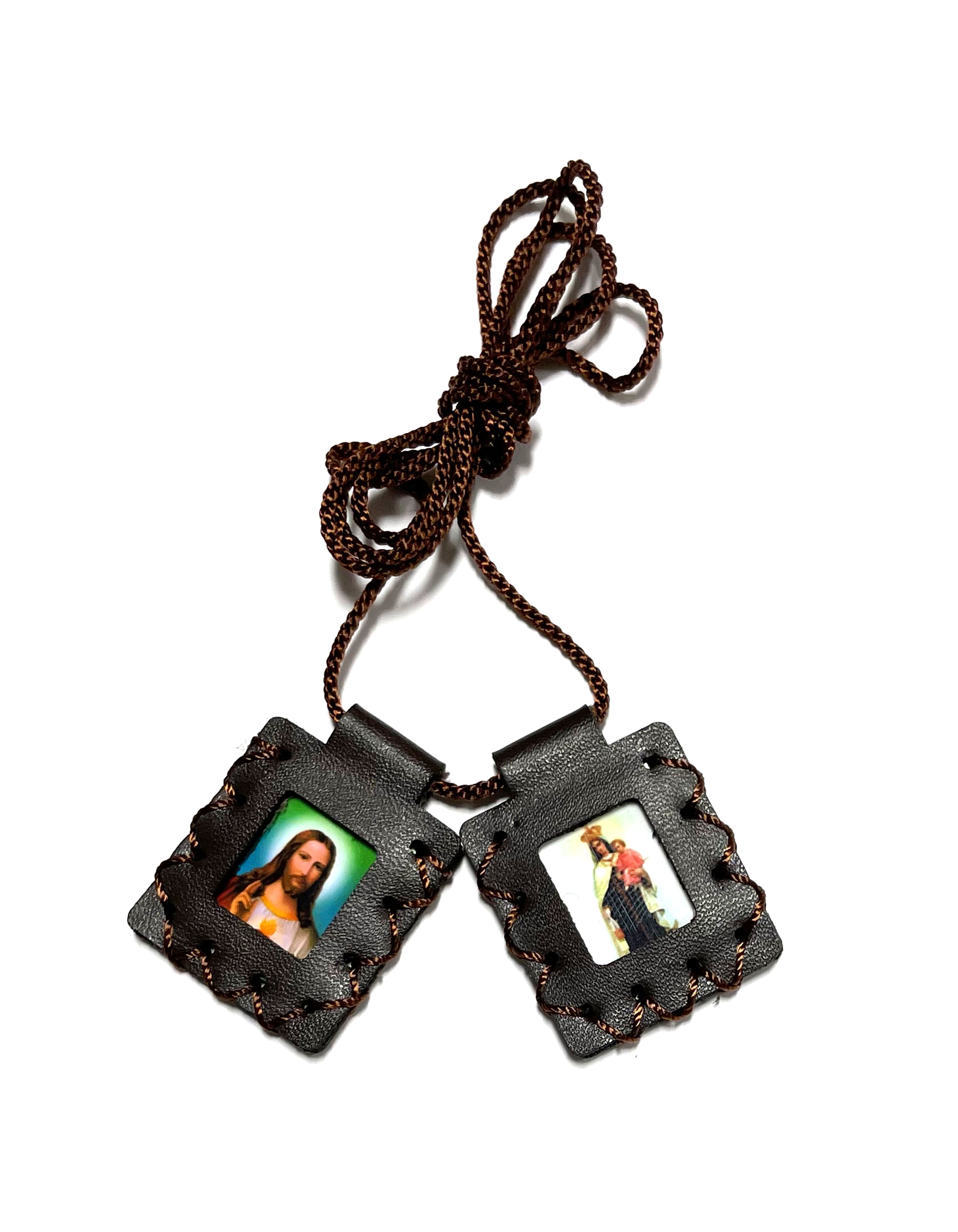 Traditional leather scapular of Our Lady of Mt Carmel, Escapulario de cuero tradicional de La Virgen del Carmen